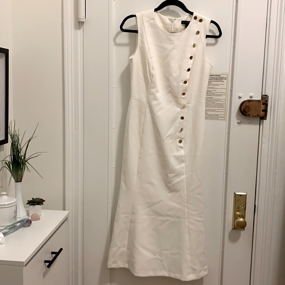 NEVER WORN Banana republic midi dress. Crew neck. Size 2. White / ivory